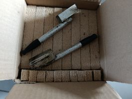 2 Räucherstäblihalter mit Mundstück und Bienenrauchsticks