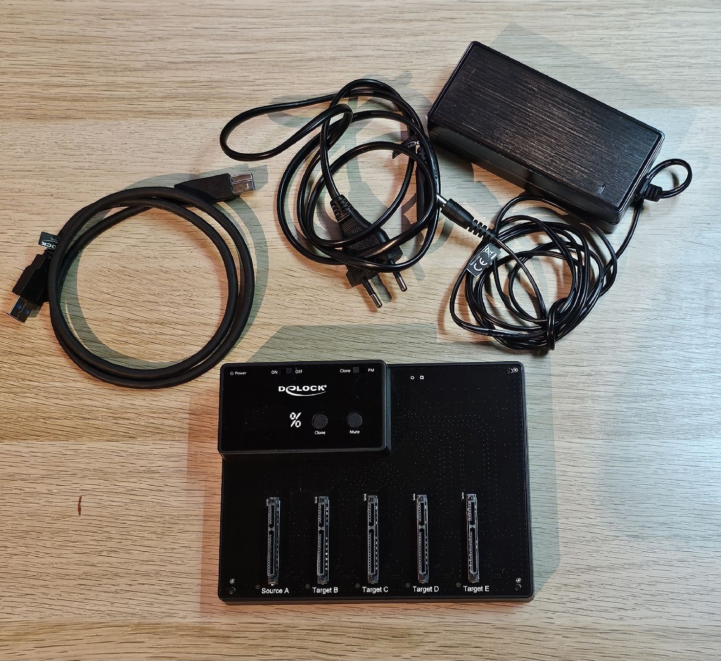 Docking station: Delock Docking- und Klonstation 64098 – Nuovo (secondo la descrizione) da Fislisbach venduto da Anico99