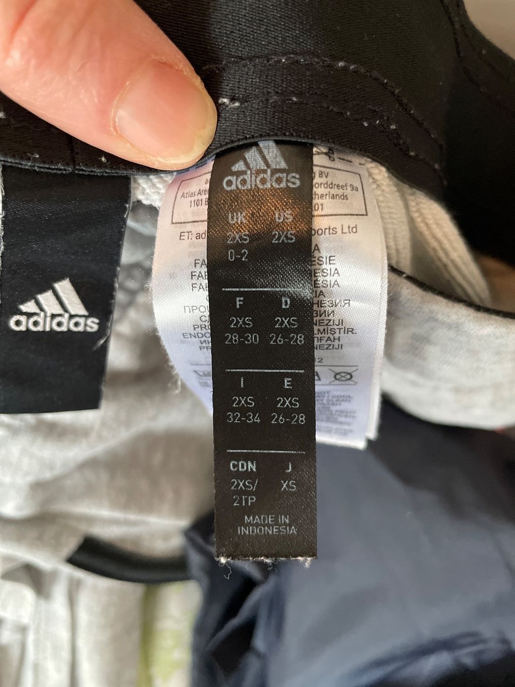 Adidas Pantaloni: Trainerhose Adidas Grösse 164/170 – Usato da Neuenkirch venduto da balani 1