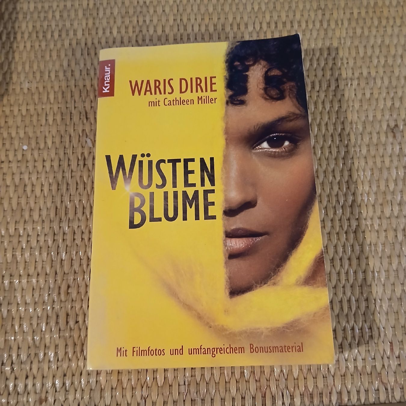 Libri: Wüstenblume von Waris Dirie  – Usato da Wädenswil venduto da LeTroedel