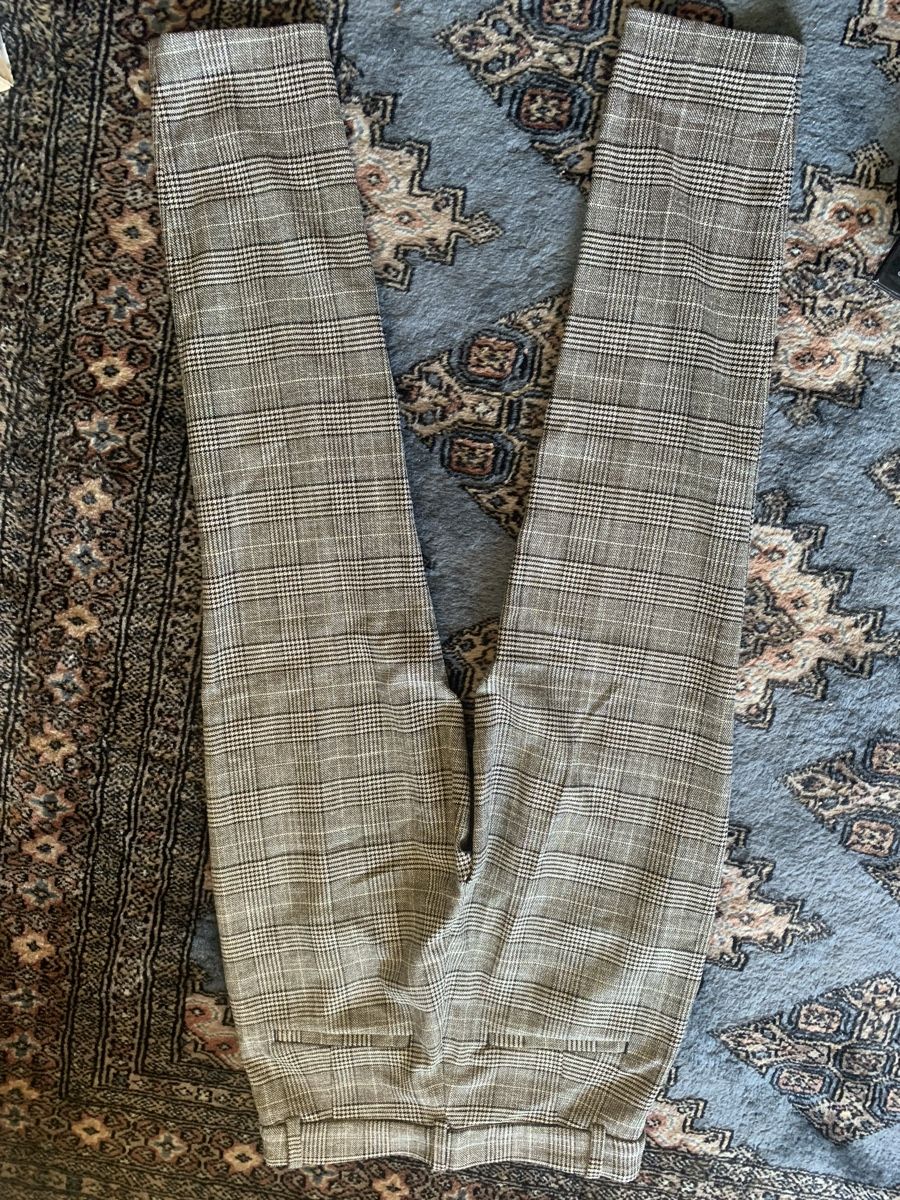 Zara Pantaloni: 4 ZARA hose / 1 H&M Hose – Usato da Gutenswil venduto da Bregenzer8610 9
