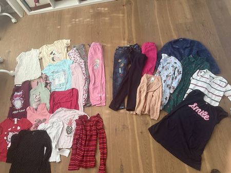 Kleider Paket 122 und 128