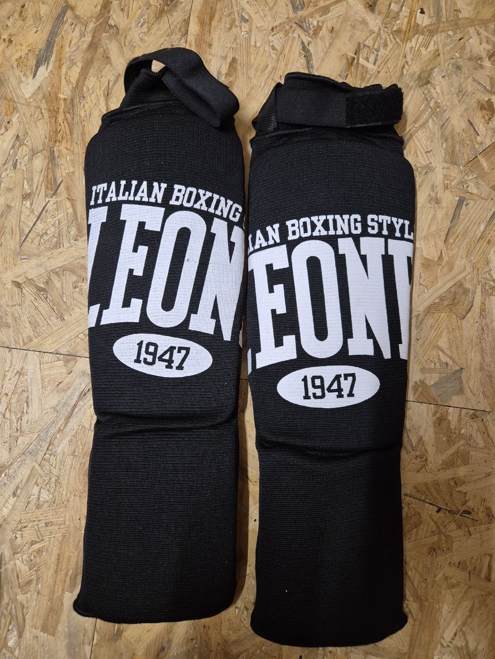 Gants & mitaines : Leone Boxhandschuhe und Beinschoner – D'occasion à Auswil par boumi85 5
