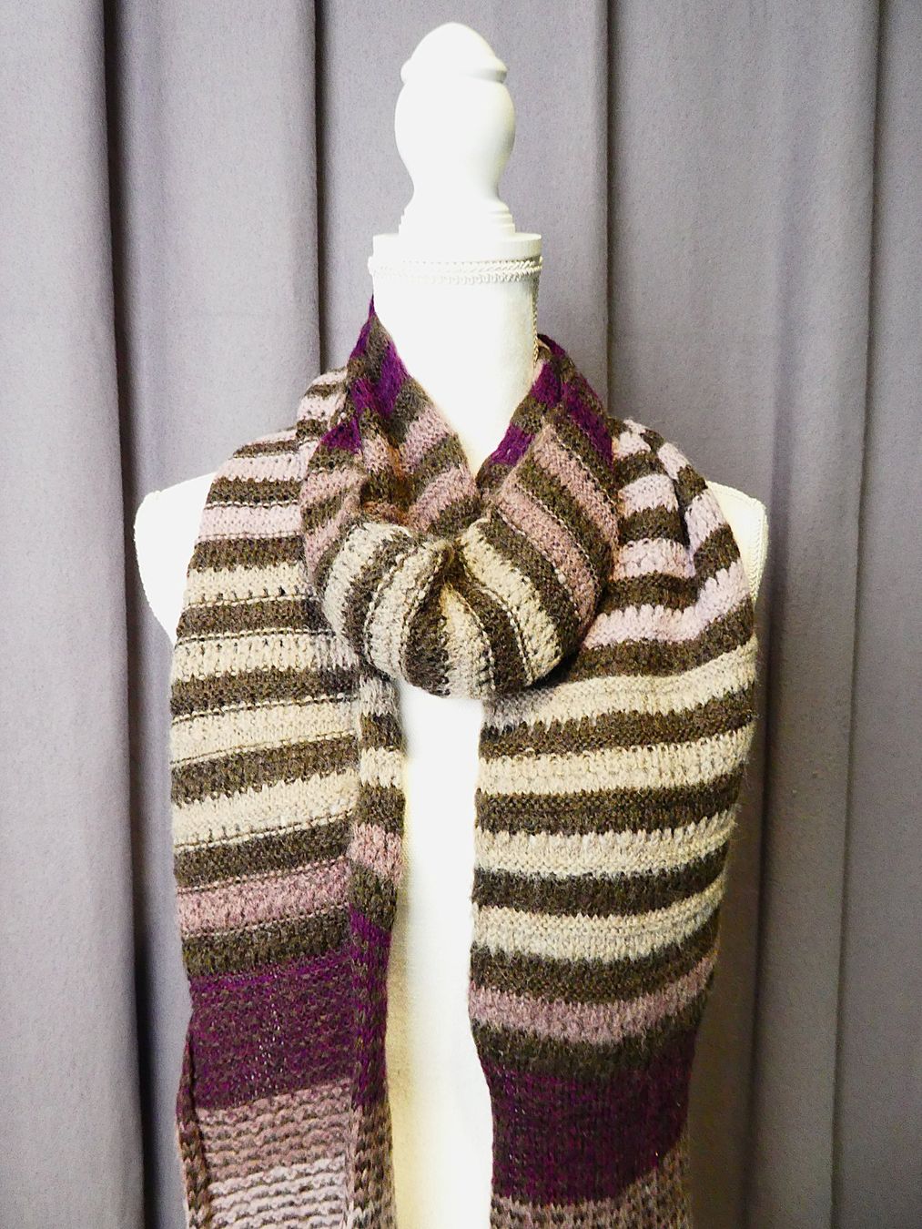 Foulard & Sciarpe: Handgestrickter Schal – Usato da Urtenen-Schönbühl venduto da Restwert_Schoenbuehl 3