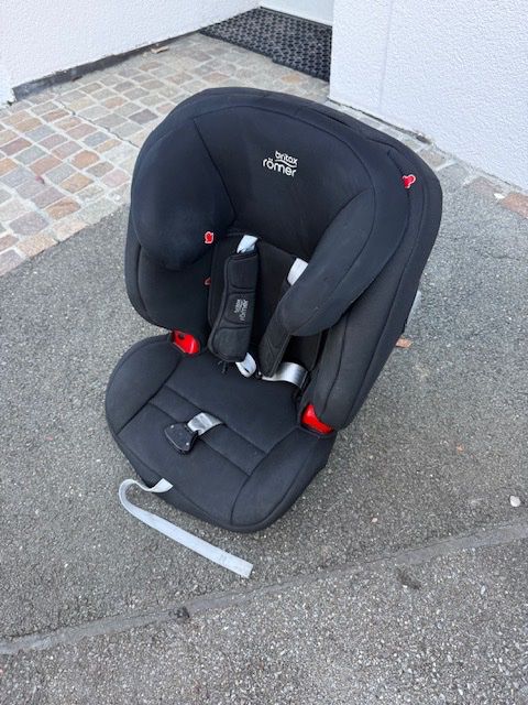 Britax Römer Auto-Kindersitze: Britax Romer Kindersitz – Gebraucht aus Bäch SZ von wcl_6hsv 2