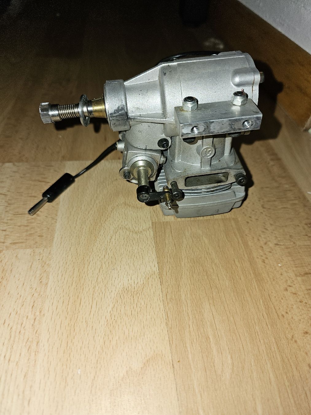 Modellismo RC: Force Engine Nitro Motor für RC-Car – Difettoso da Seuzach venduto da hwulf 1