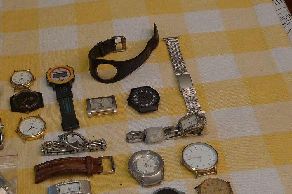 Orologi: UHRENTEILE-NR.2 – Difettoso da Bern venduto da bn1640 2