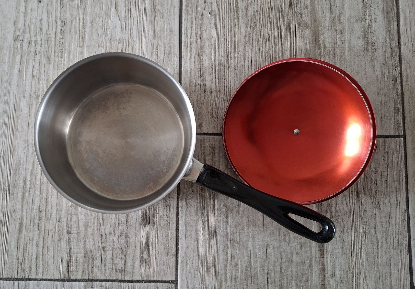 Pfannen: Stielkasserolle Stainless mit rotem Deckel – Gebraucht aus Schwarzenegg von musi09 1