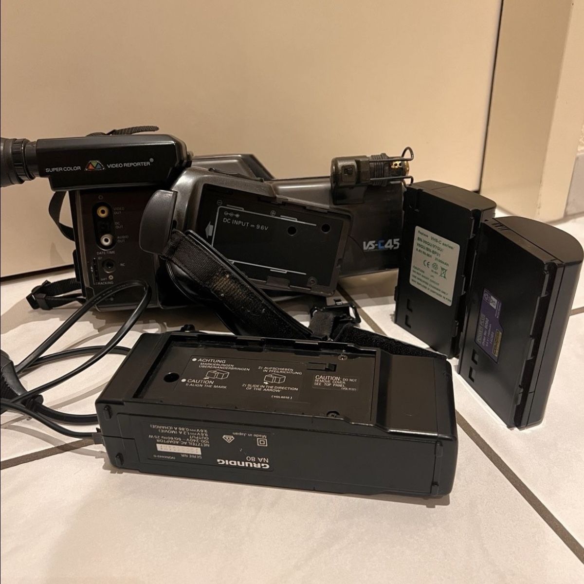 Caméscopes: VHS-C camcorder ab 1.- – Défectueux à Zürich par Program. 5