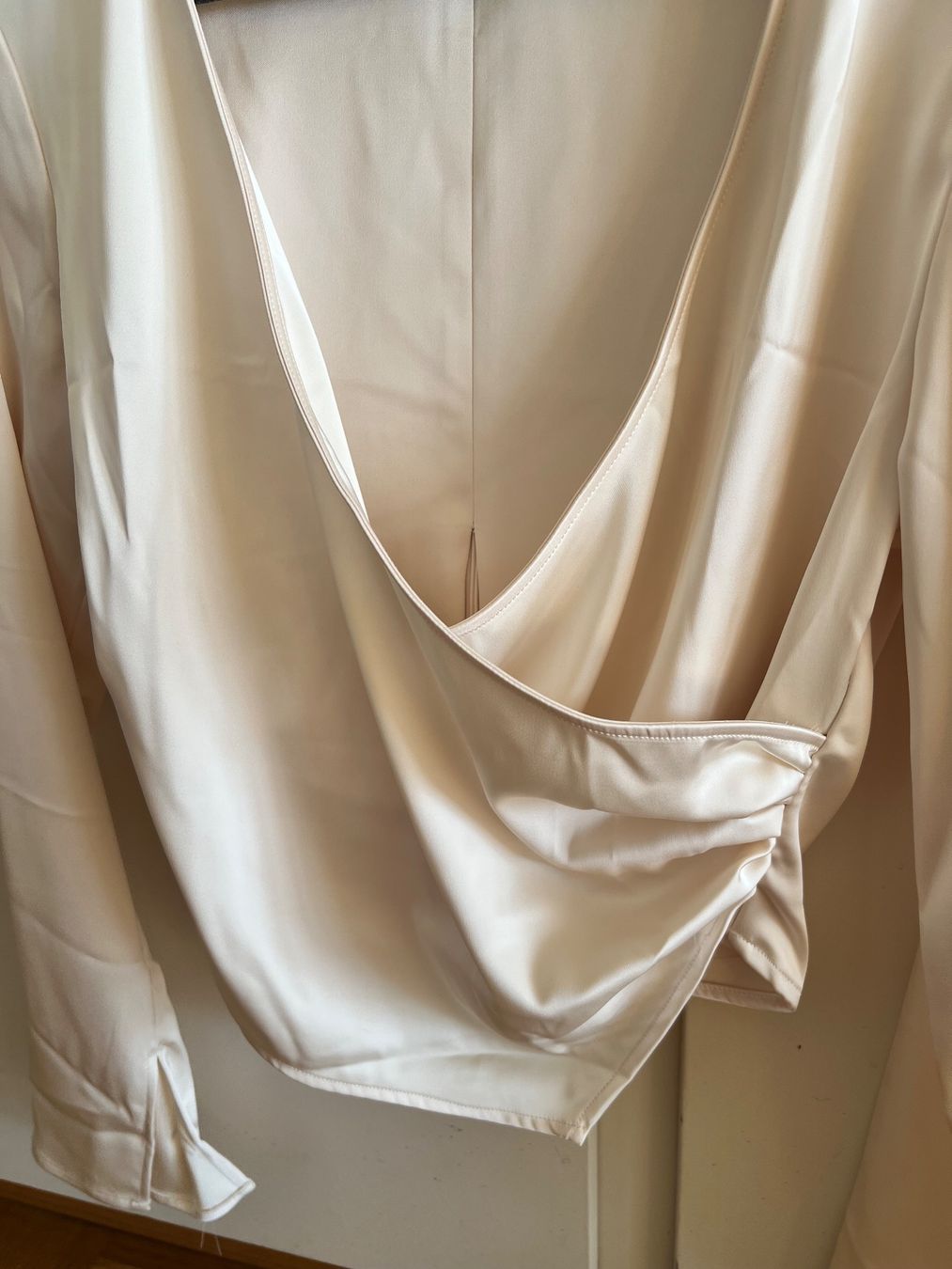 H&M Camicette: H&M Satin Bluse / creme weiss / Größe M – Nuovo (secondo la descrizione) da Effretikon venduto da YaMn 2