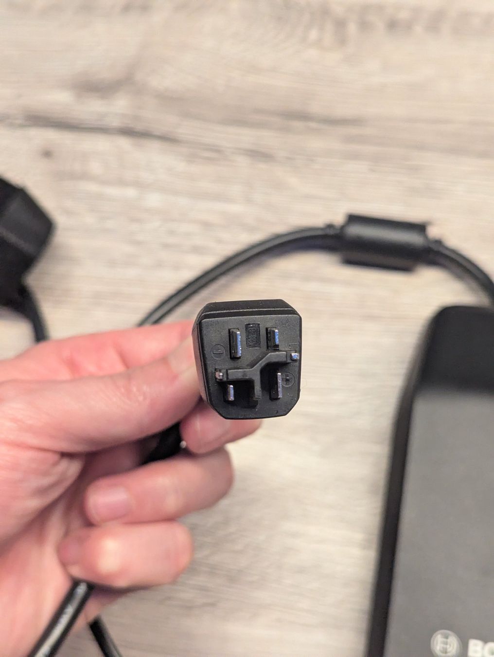 Caricabatterie: Bosch E-Bike Ladegerät BPC3200 2A – Usato da Brunnen venduto da Legendary 1