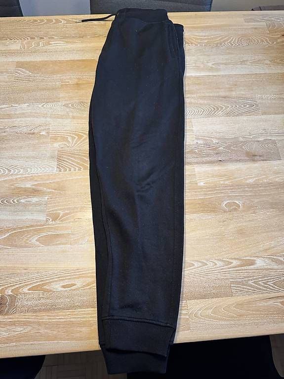 Pantaloni: Trainerhose Schwarz Grösse L – Usato da Meilen venduto da DavideL02 1