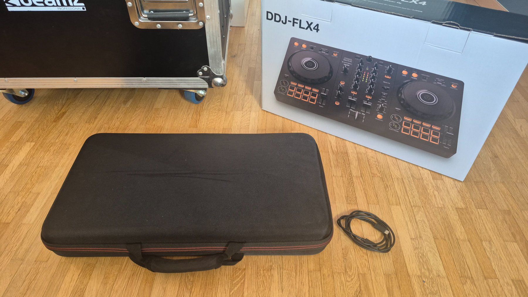 Pioneer Console di mixaggio: DDJ-FX4 + housse – Usato da Pringy venduto da sigfriedhandschin 4