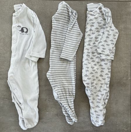 Pyjama / Strampler Grösse 68