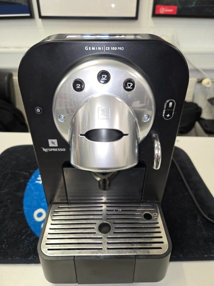Nespresso Machines à café & Machines à expresso: Nespresso GEMINI CS100 PRO – D'occasion à Oetwil an der Limmat par Doublecheck 1