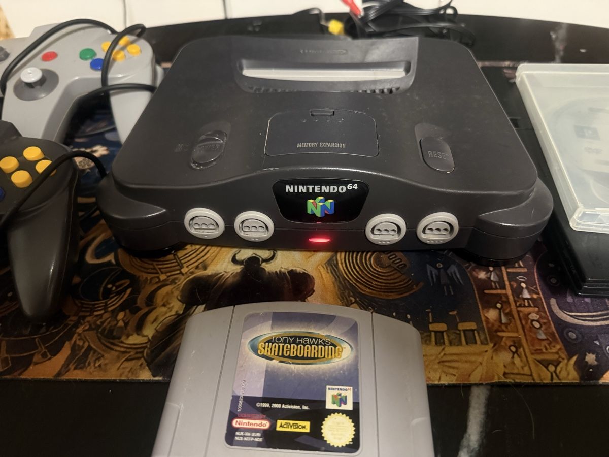 Nintendo Console: Nintendo 64 Konsole und eine ps2 slim mit Controller – Usato da Müllheim Dorf venduto da gom_wv8k