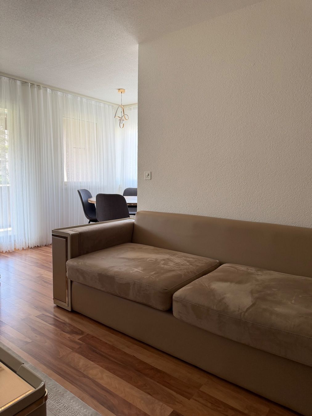 Sofas: Sofa + Tisch – D'occasion à Oftringen par sil_bzb9 2