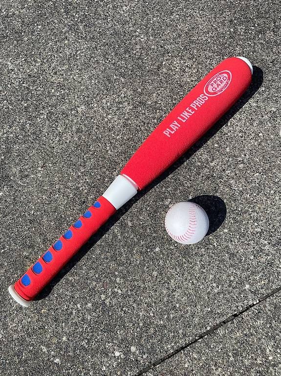 Spielzeuge: Kinder Baseballschläger und Ball – Gebraucht aus Zürich von Chratzomat