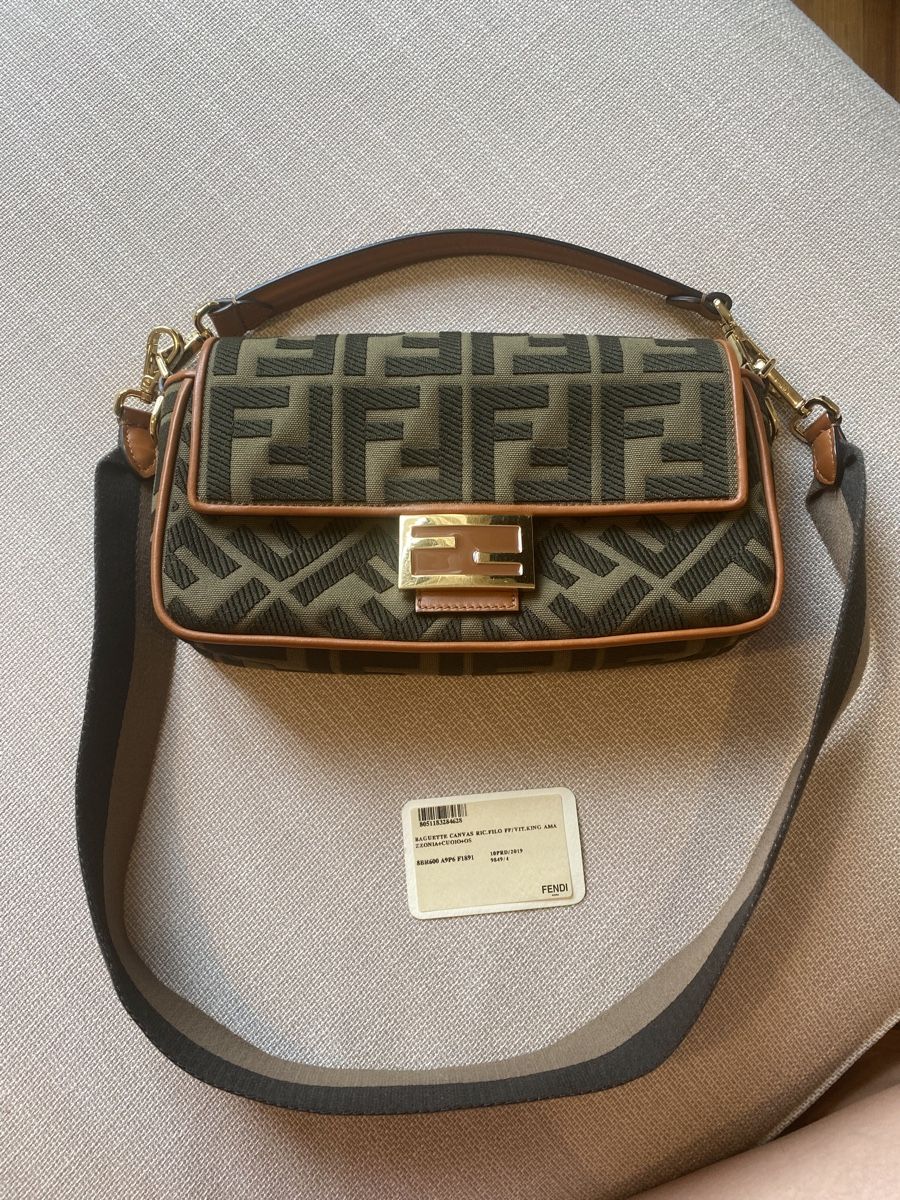Fendi Sacs femmes: Iconic Fendi Medium Baguette bag! – D'occasion à Mies par nic_yk5d