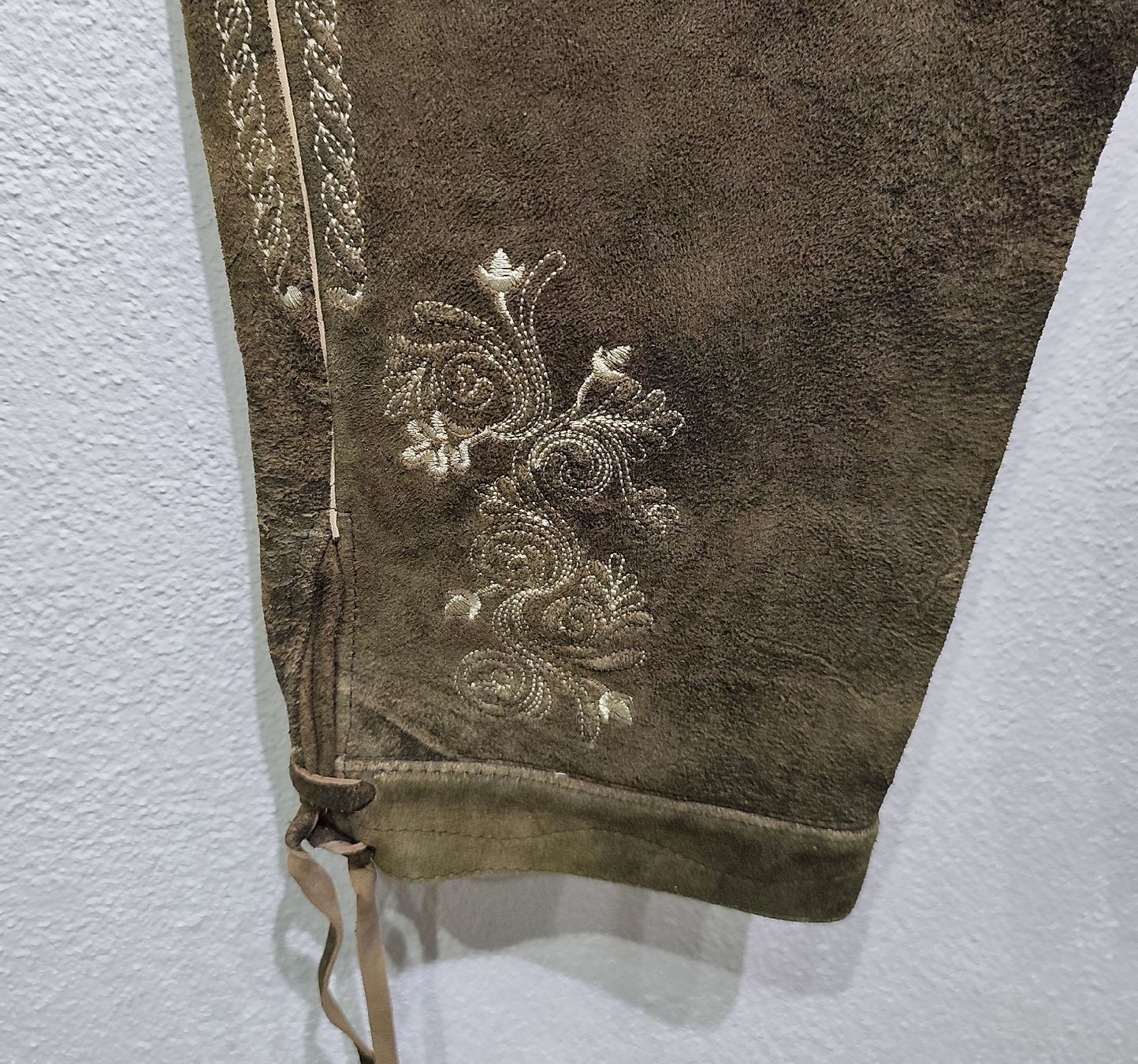 Pantaloni: Trachtenlederhose "Stockerpoint" - Neu, Gr. 46 – Nuovo e nell'imballaggio originale da Dussnang venduto da Rosenfee50 4