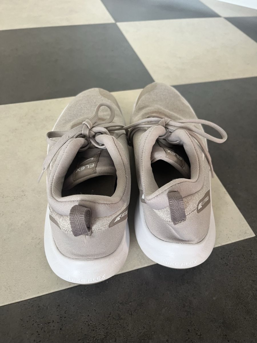 Nike Scarpe da donna: Nike Flex Experience 8, Damen Turnschuhe, Grösse 38.5 – Usato da Luzern venduto da Boudin03 2