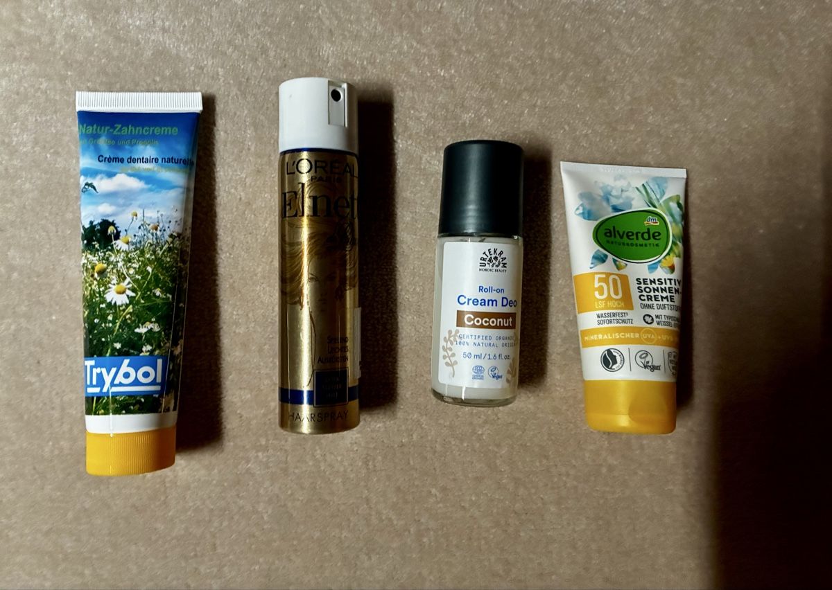 Altro per la cura del corpo: Diverse Kosmetik- / Toilettenartikel – Nuovo (secondo la descrizione) da Schaan venduto da RicX-10
