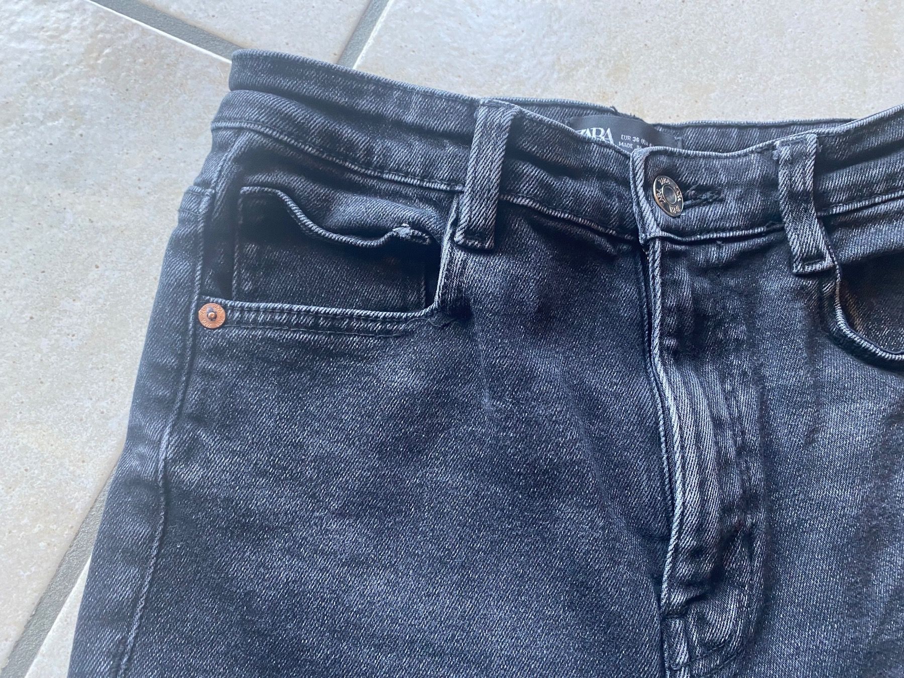 Zara Jeans: Jeans ZARA 36 schwarz stretch – D'occasion à Orpund par Mary8972 8