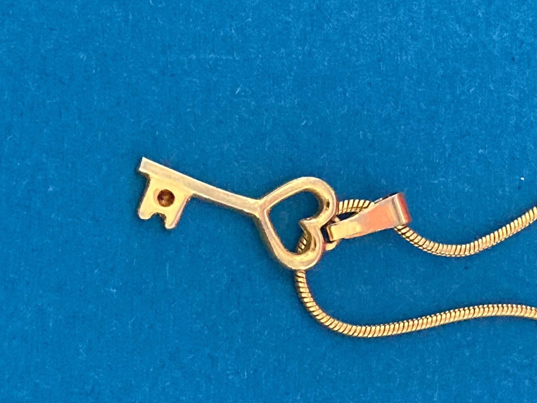 Catenine: Vergoldete Herzschlüssel – Usato da Laufen venduto da Trendmarket 7
