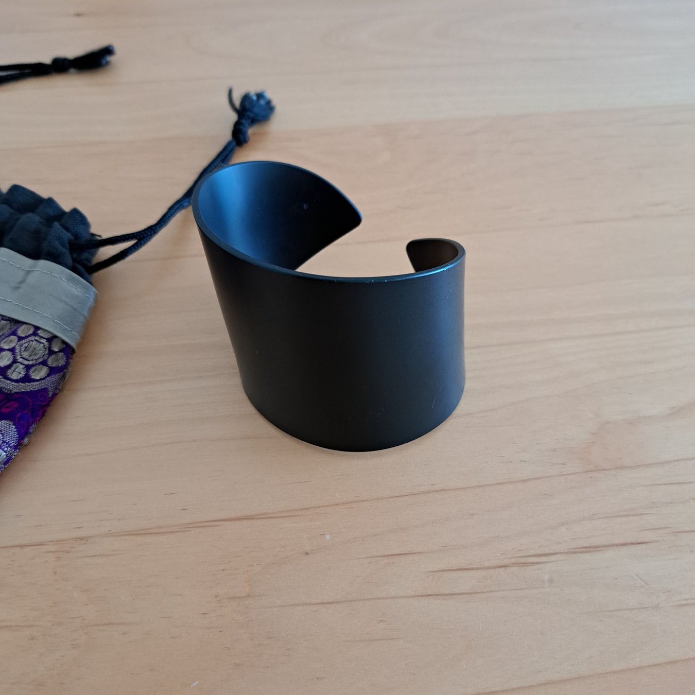 Bracciali & Braccialetti: Armreif aus Metall – Usato da Grüningen venduto da Tappio 1
