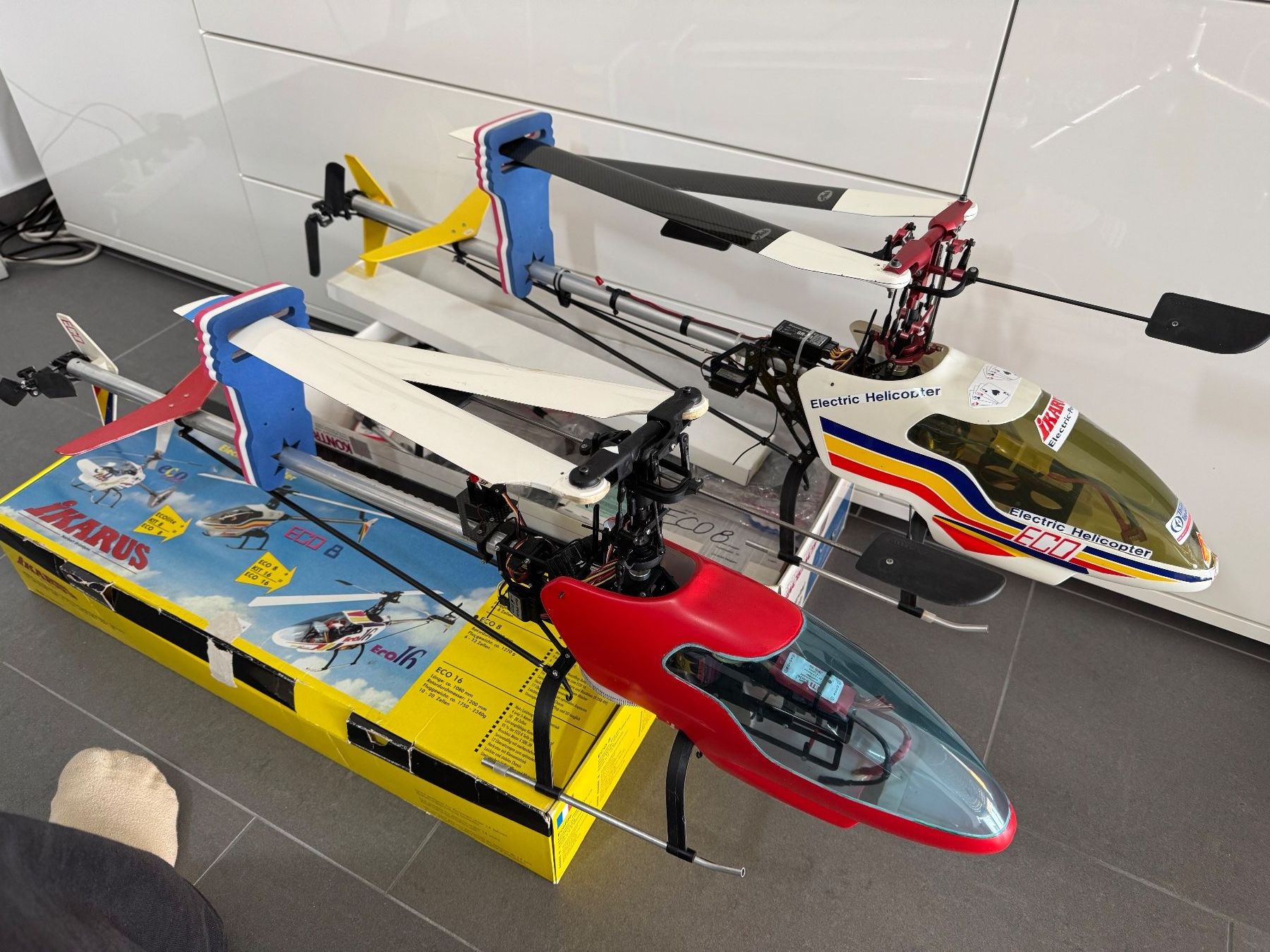Modellismo RC: 3 x Ikarus ECO 8 Elektrohelikopter – Usato da Oberrohrdorf venduto da Tonar