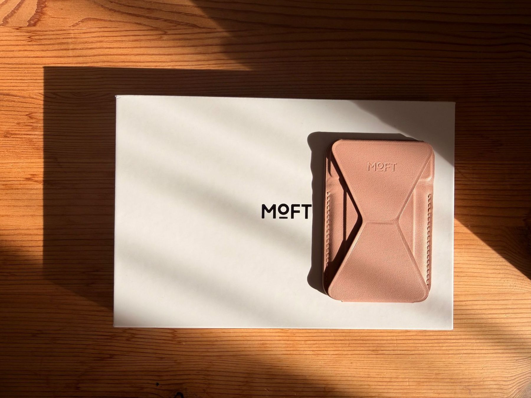 Altro in Decorazioni & Accessori: Support magnétique MOFT SNAP STAND&WALLET rose – Nuovo e nell'imballaggio originale da Delémont venduto da sem.ch 1