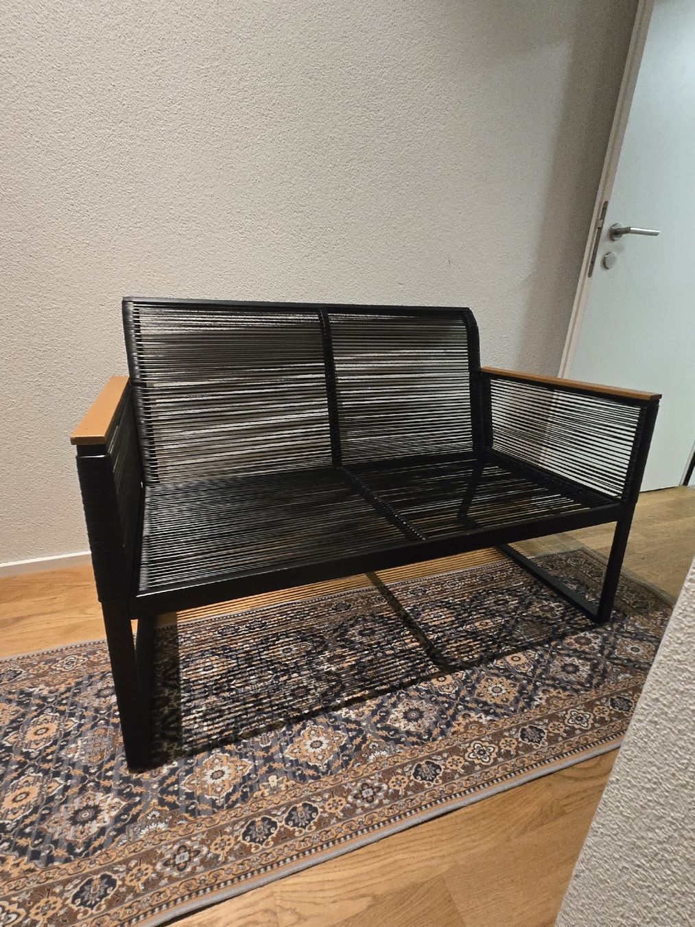 Bänke: Gartensofa 2-Sitzer schwarz – Gebraucht aus Bremgarten AG von MrReefaven 1
