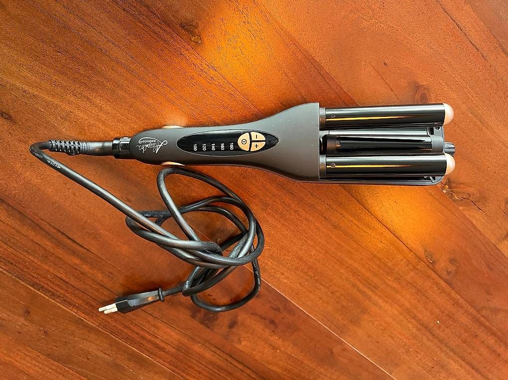 Lockenstäbe & Haarglätter: MERMADE Pro Waver 32 mm - Black – Gebraucht aus Wädenswil von Volvic13 3