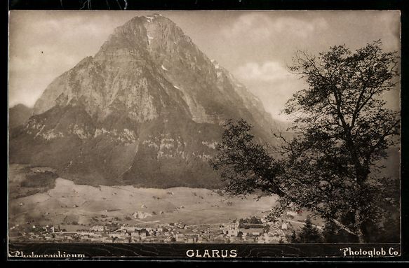 Cartoline postali: AK Glarus, Ortsansicht mit Berg – Usato da Berlin venduto da bartko-reher