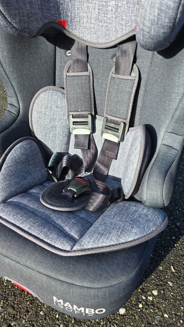 Seggiolini per auto: Mambo Isofix Auto-Kindersitz – Usato da Krattigen venduto da sekretariat2 1