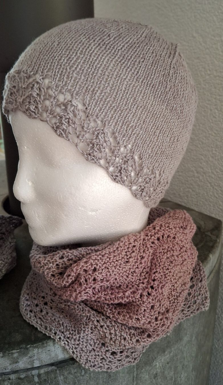 Foulard & Sciarpe: Loop Möbius und Mütze handgestrickt, Set 1   NEU – Nuovo (secondo la descrizione) da Langenthal venduto da Handstrick 1