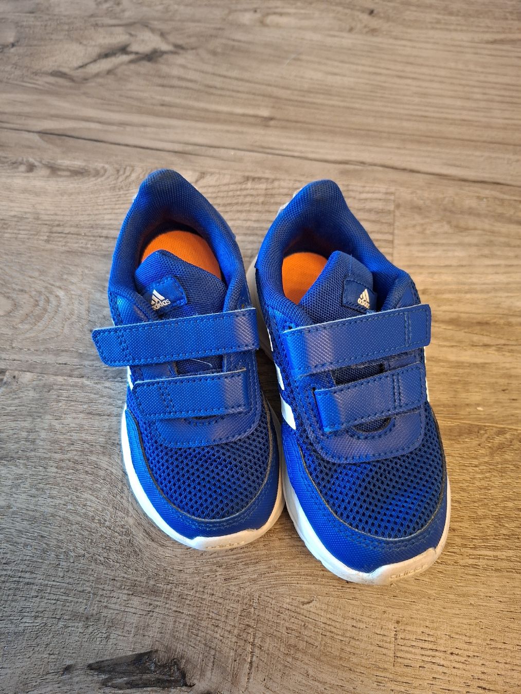 Chaussures garçon: Adidas Sneaker Grösse 25 – D'occasion à Winterthur par Ausmisten2026
