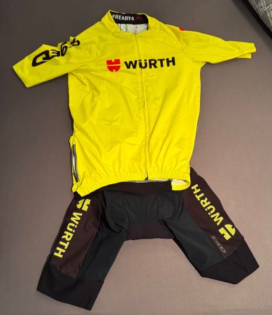 Rennrad Trikot und Bib Shorts Grösse M neuwertig Q36.5