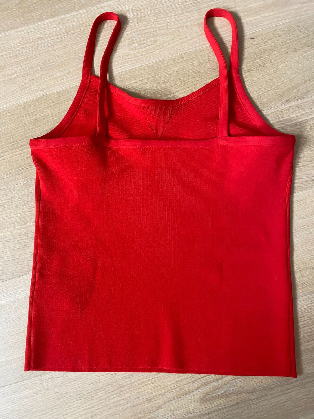 Marc Cain Top: Marc Cain Kurztop in Rot, Gr. N6 oder D44, neuwertig – Nuovo (secondo la descrizione) da Regensdorf venduto da Pointer2009 1