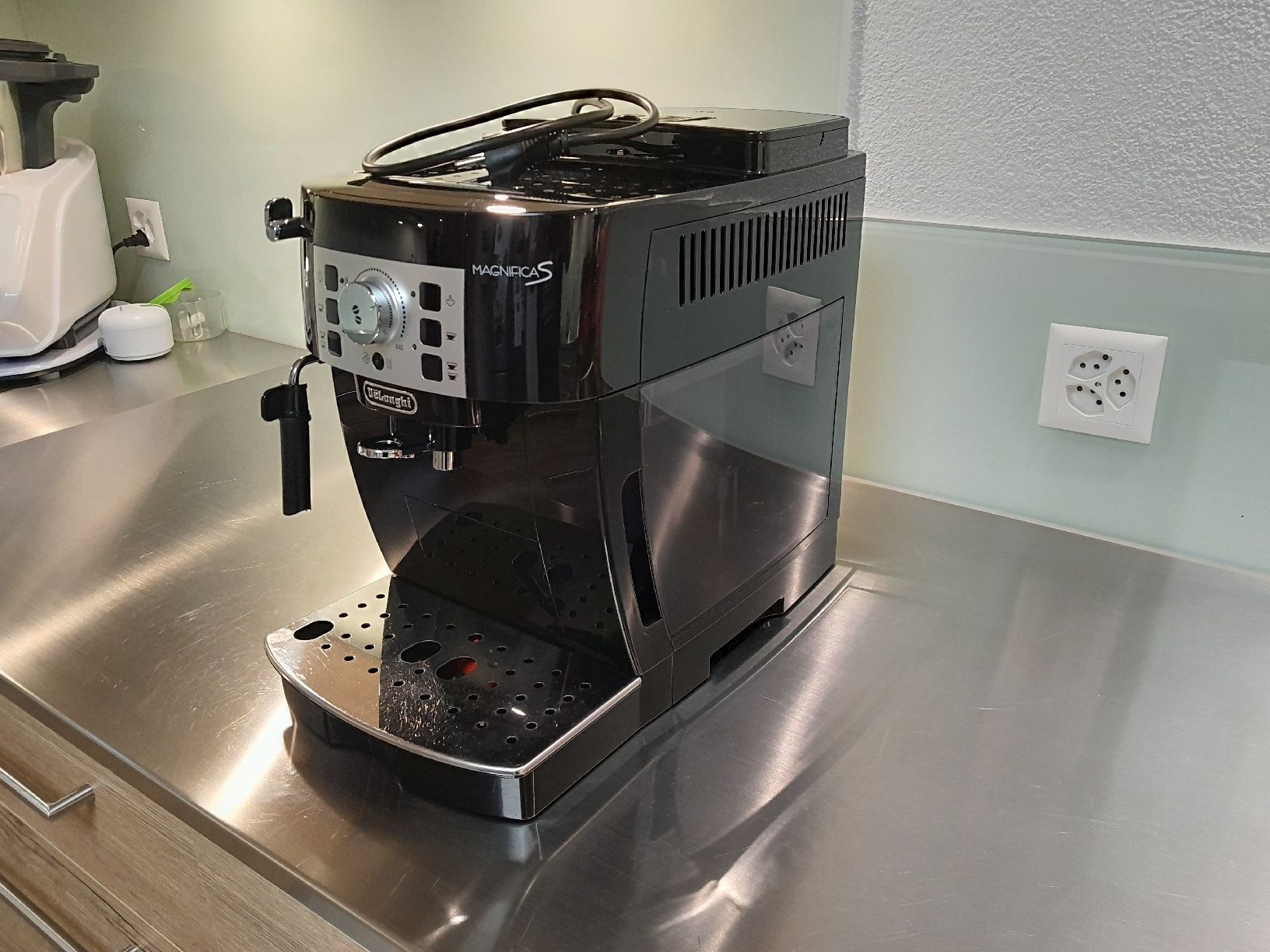 De'Longhi Macchine per caffè & Macchine per espresso: De Longhi Magnifica S – Usato da Möriken AG venduto da Topfuel7 1
