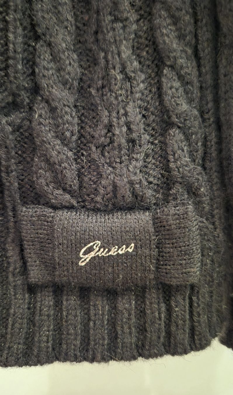 Guess Foulards, Tücher & Schals: Neuwertiger GUESS Strickschal 22x175cm – Neu (gemäss Beschreibung) aus Volketswil von Sbloona 1