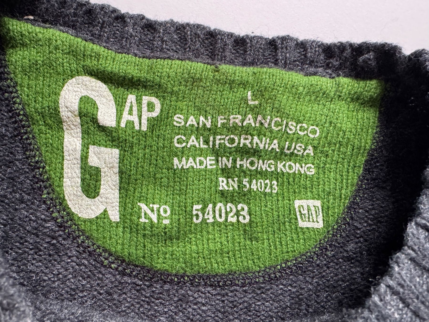 Gap Maglioni & Felpe: Vintage Y2K GAP pullover MEN Sz L – Usato da Neuchâtel venduto da _Easy_to_Find_ 1