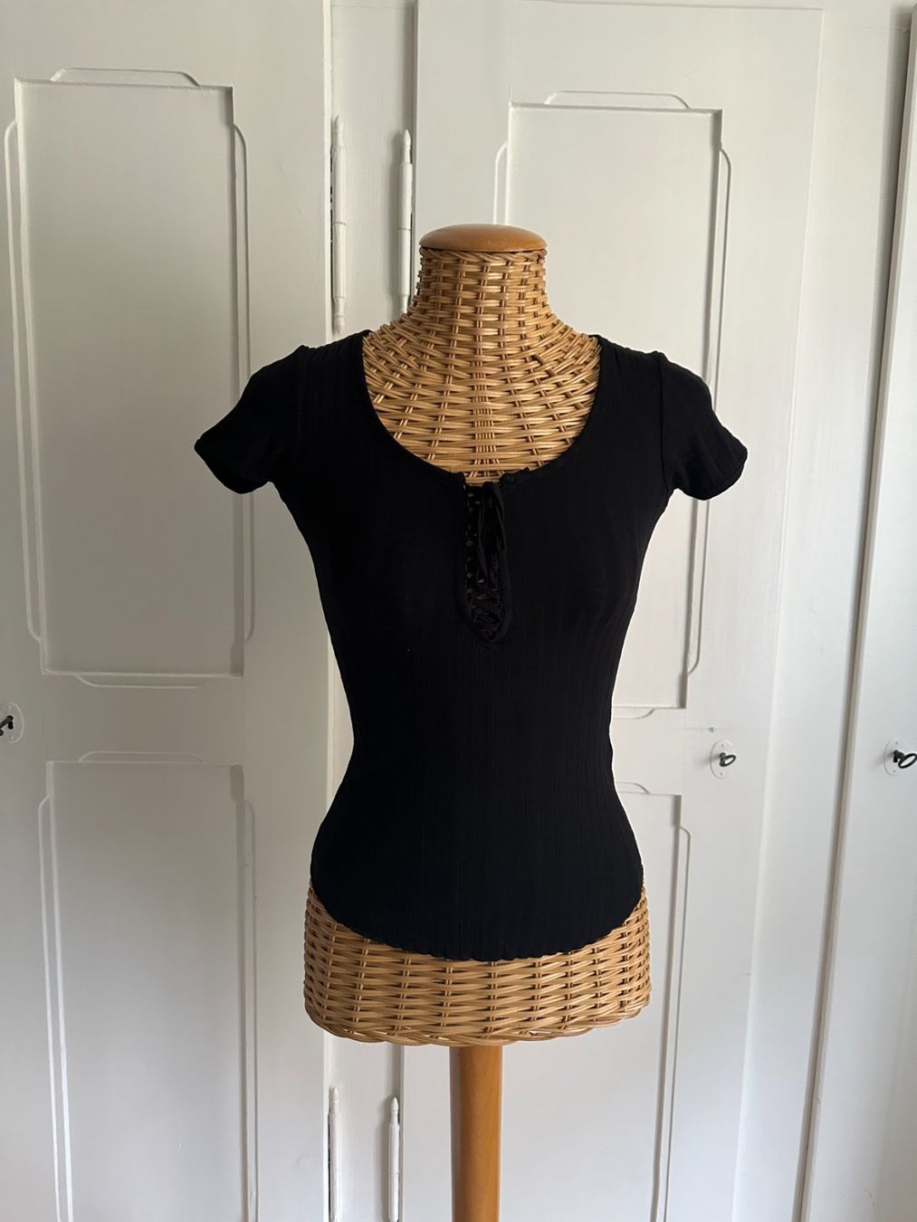 H&M T-shirt: T-Shirt schwarz gestreift - XS – Usato da Zürich venduto da Diazaio