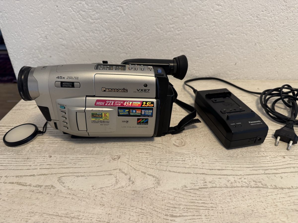 Panasonic Videocamere: Panasonic VX27 VHS-C MOVIE CAMERA – Usato da Zunzgen venduto da milesdavis76