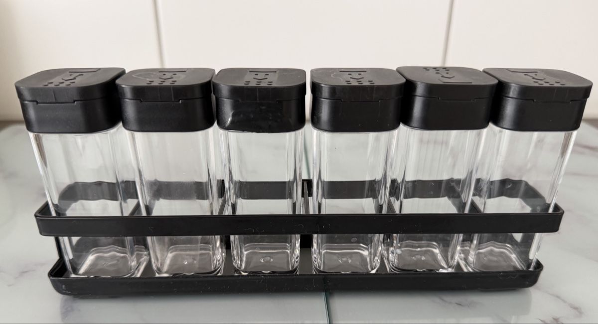 Cucine complete: Gewürzregal mit 6 Glasbehältern schwarz – Nuovo (secondo la descrizione) da Matzingen venduto da Slny7