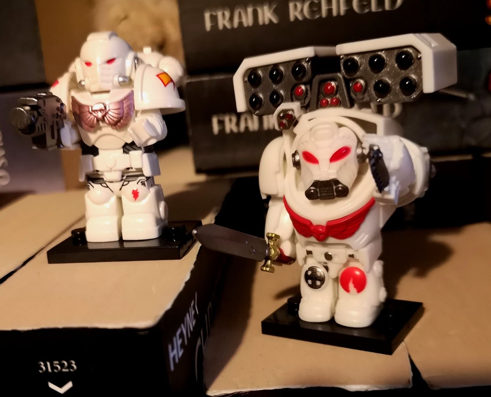 Statuette: Warhammer 40K Figuren Klemmbaustein – Nuovo e nell'imballaggio originale da Engelburg venduto da echseis