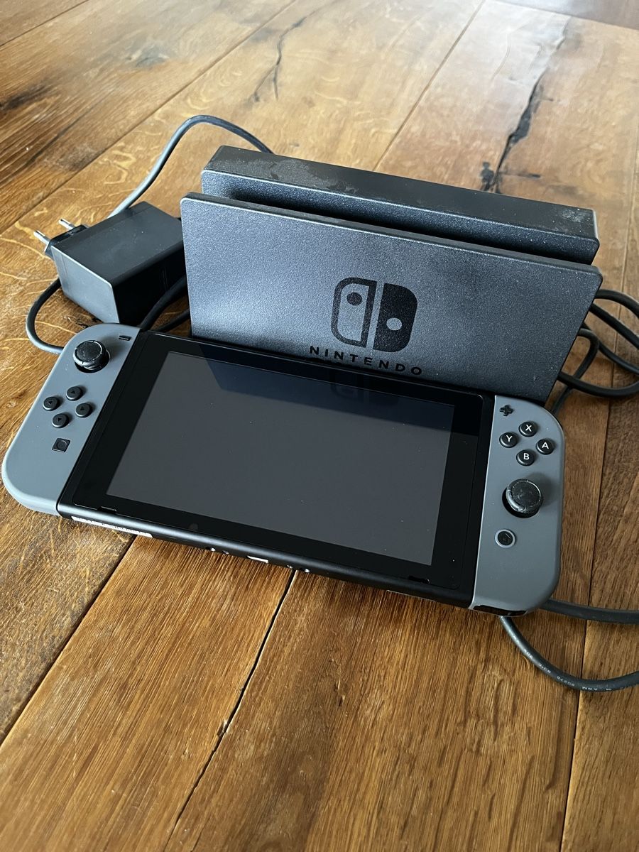 Nintendo Konsolen: Nintendo Switch Konsole – Gebraucht aus Luzern von tillifly 1