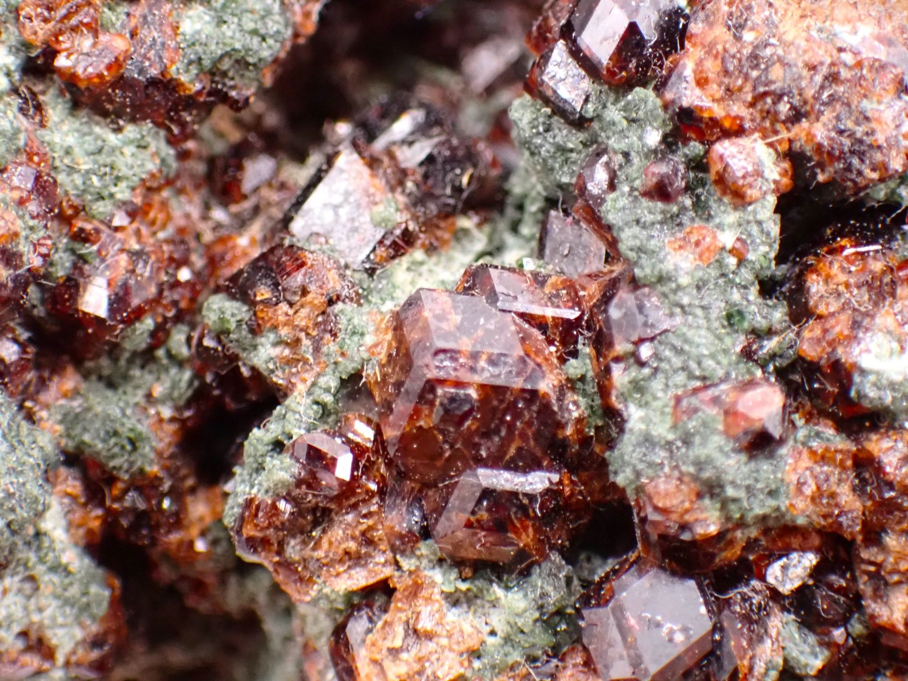 Minerali & Pietre curative: RaRe Hessonite, Pollux, Valais – Usato da Figino venduto da panshop 7