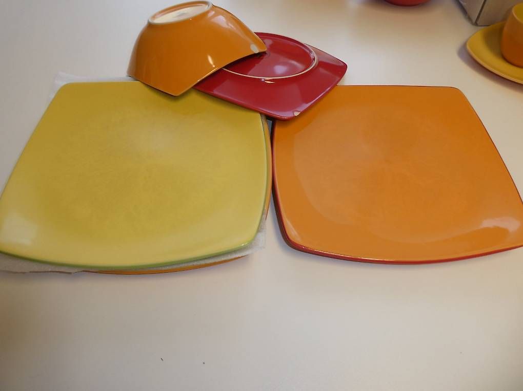 Set di piatti: farbiges Geschirr (gebraucht) – Usato da Dussnang venduto da turbi55 3