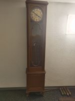 Standuhr aus Holz mit Pendel und Gewichten gebraucht